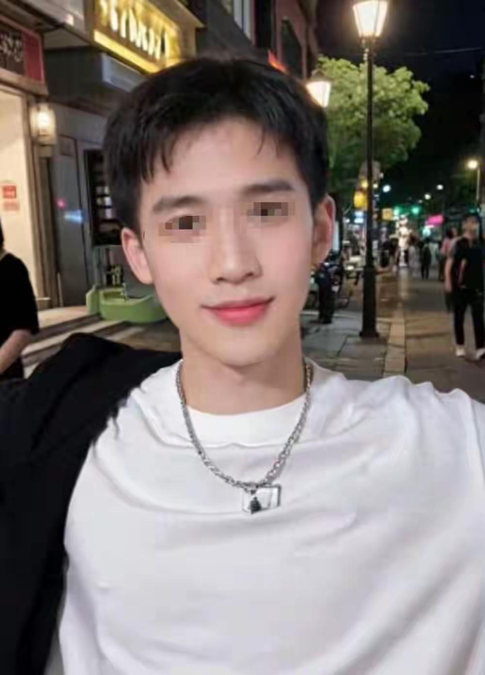 广西体育生宁宇华离世！年仅17岁，长相帅气，死因惋惜母亲太绝望

第一，17岁的