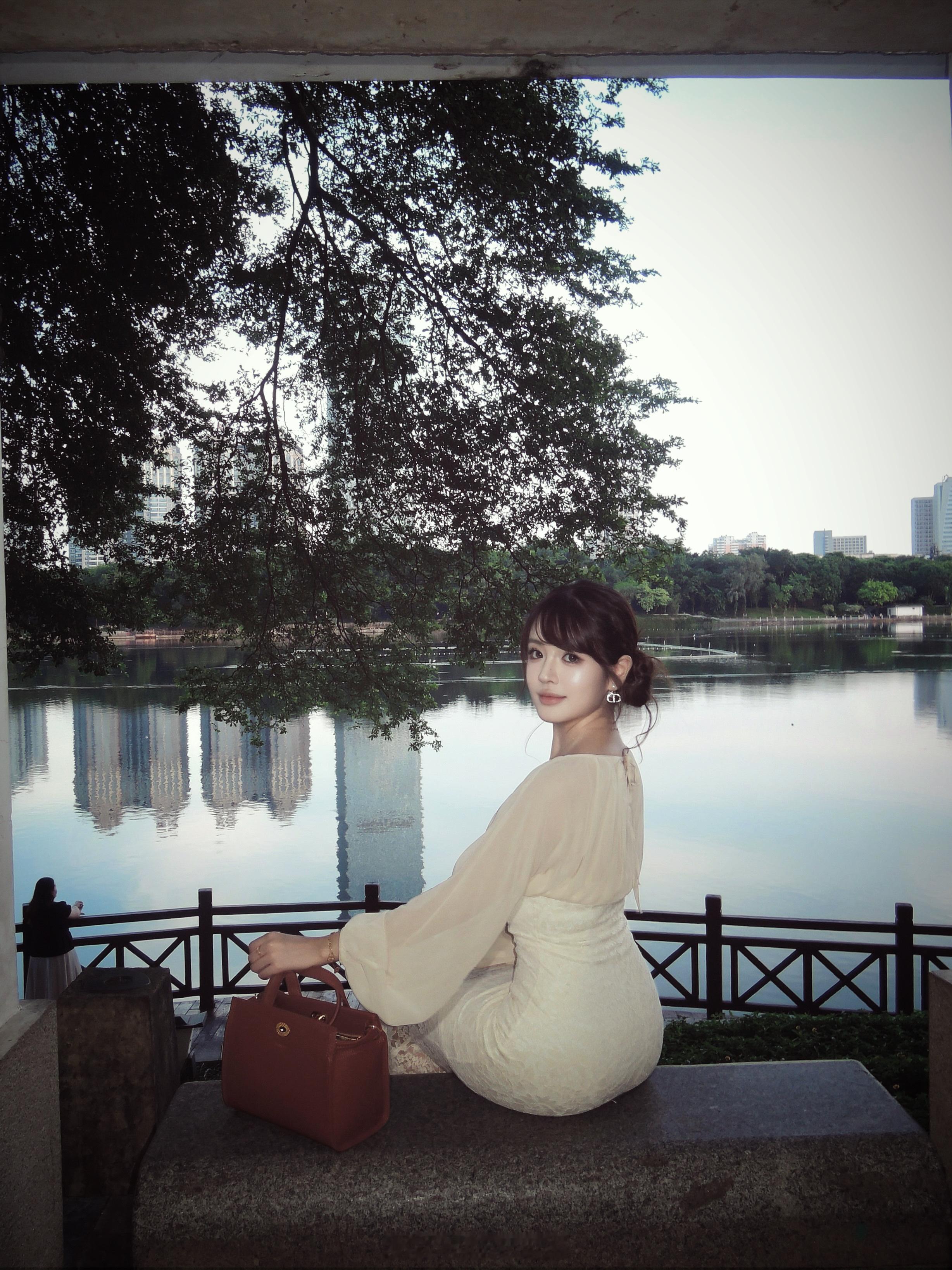 一个人能使自己成为自己 比什么都重要 ​​​