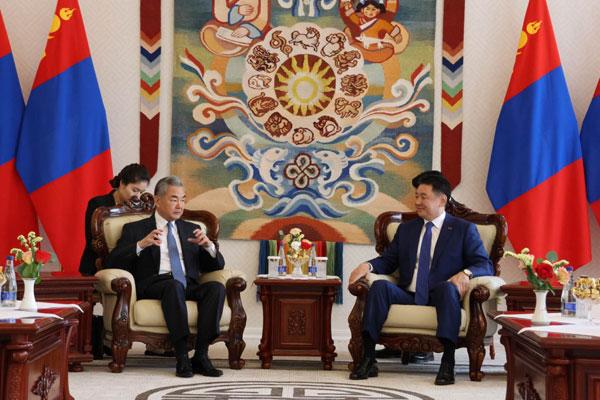 6月13日，王外长在乌兰巴托会见了蒙古国总统呼日勒苏赫。蒙方的发言非常积极，不仅