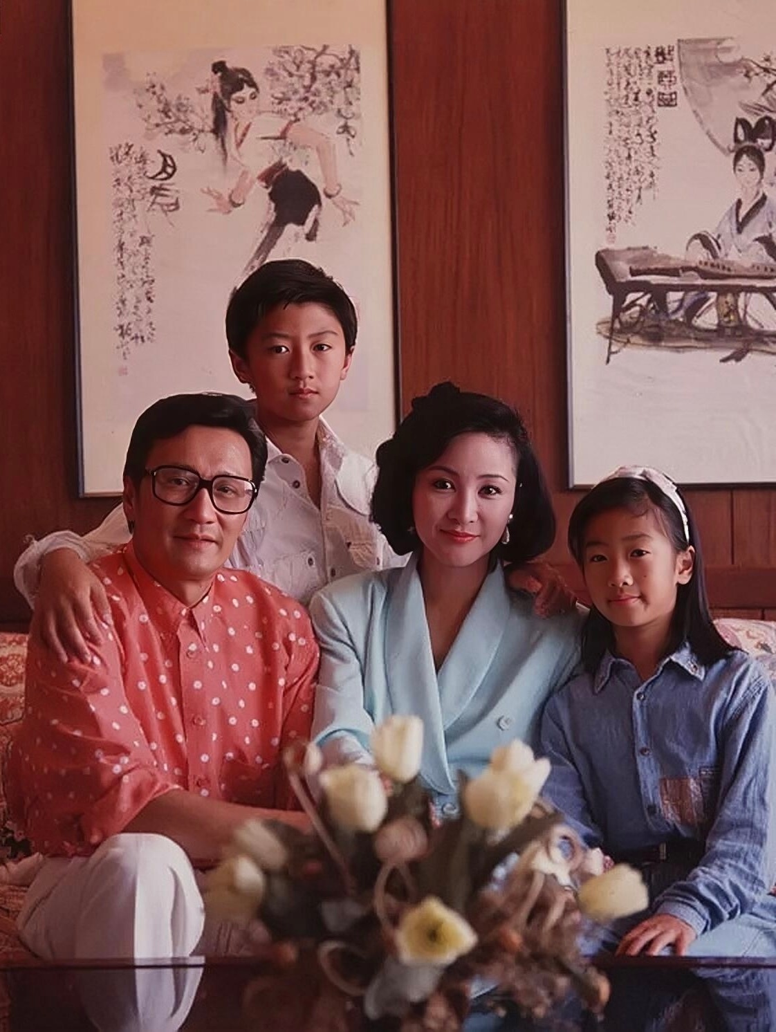 谢贤一家人 