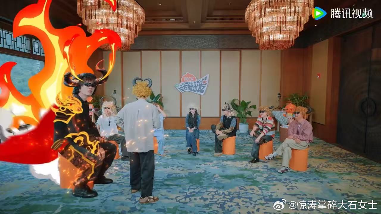 胡先煦劝范丞丞算了黄景瑜还没离开就被丞丞抓到 视线被挡的黄景瑜在热舞的哞哞里挺吃