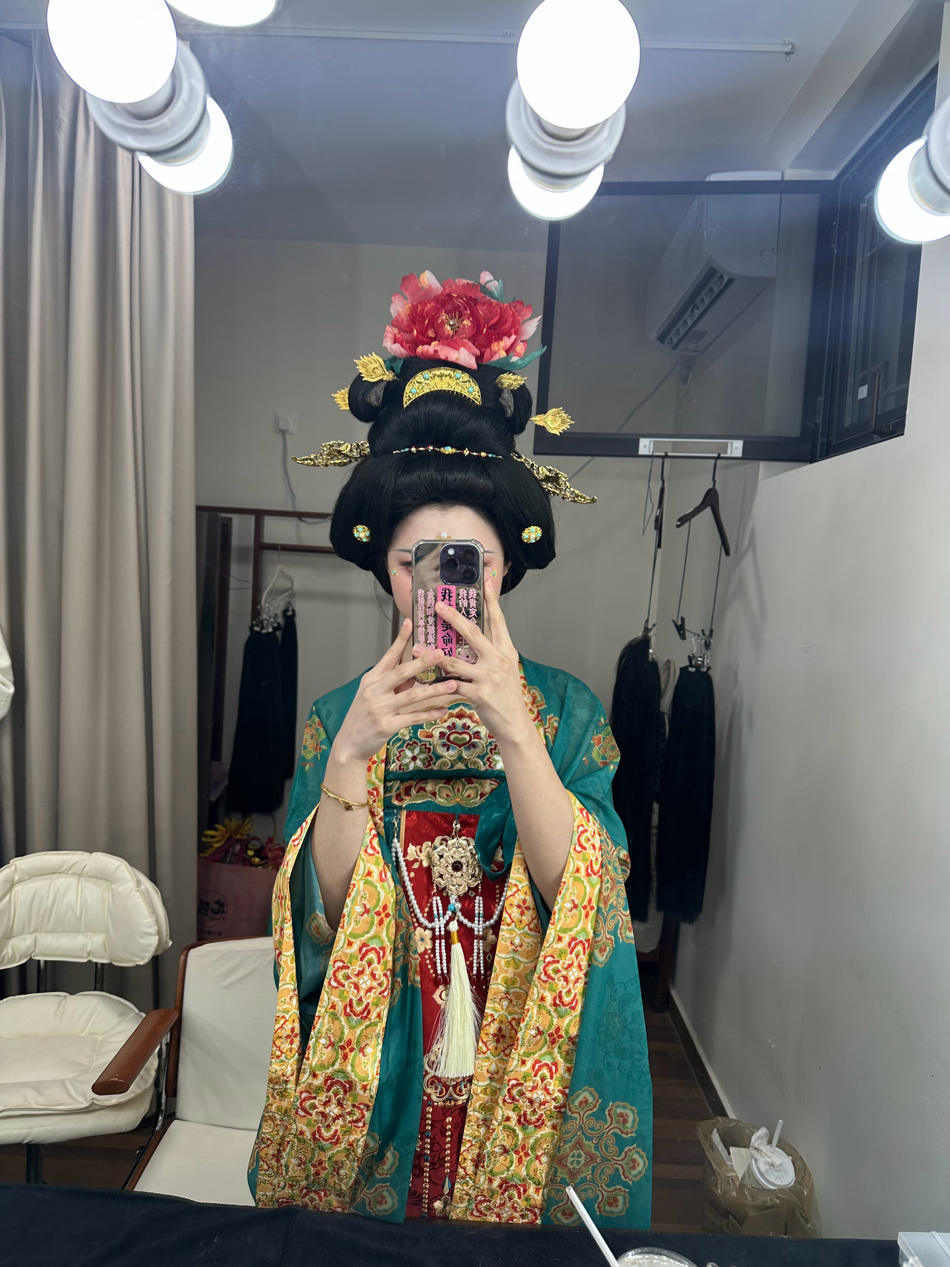 来玩剧本杀了，画了个《国色芳华》仿妆，你们觉得怎么样 