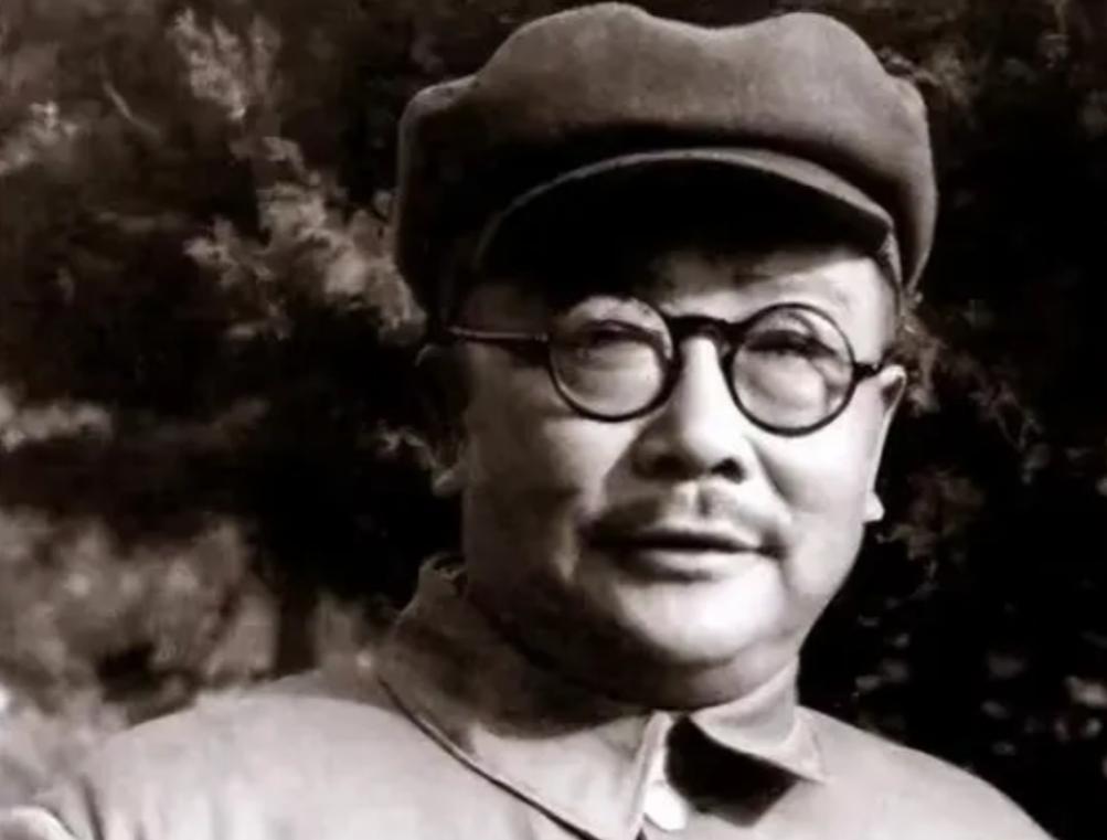 1957年10月25日，李克农吃完午餐后，自感头昏，便想出去透透空气，刚迈出门槛