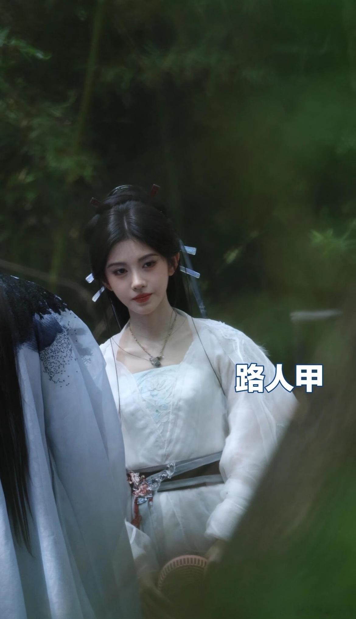 鞠婧祎《来战》阿黛白衣路透～又是美美的新造型[么么哒] ​​​