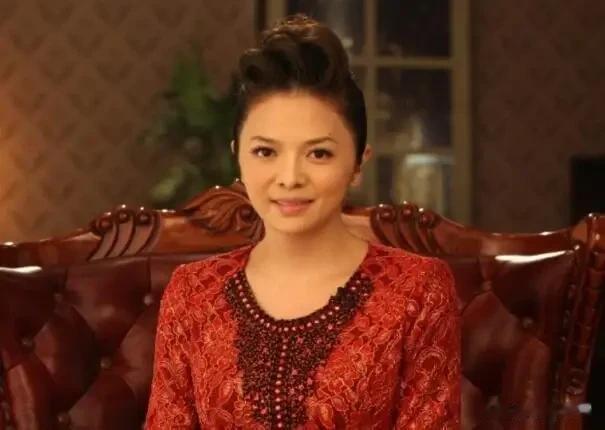 “我不在央视干了，因为工资太低！”在主持了5次春晚后，文清毫不犹豫地走进办公室，