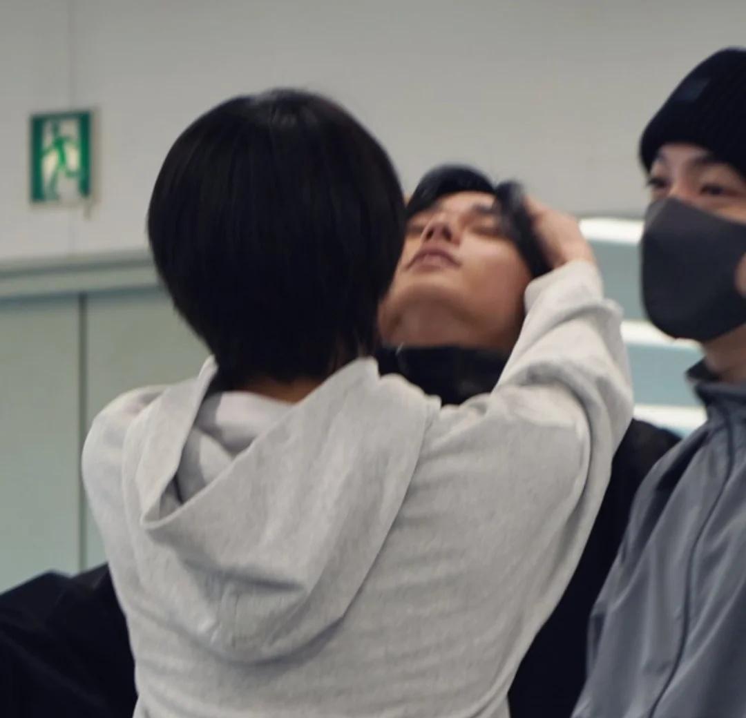 笑死我了这是在干嘛
2026.4.4 大阪松竹座 官x
顺便把之前几张花絮照放在