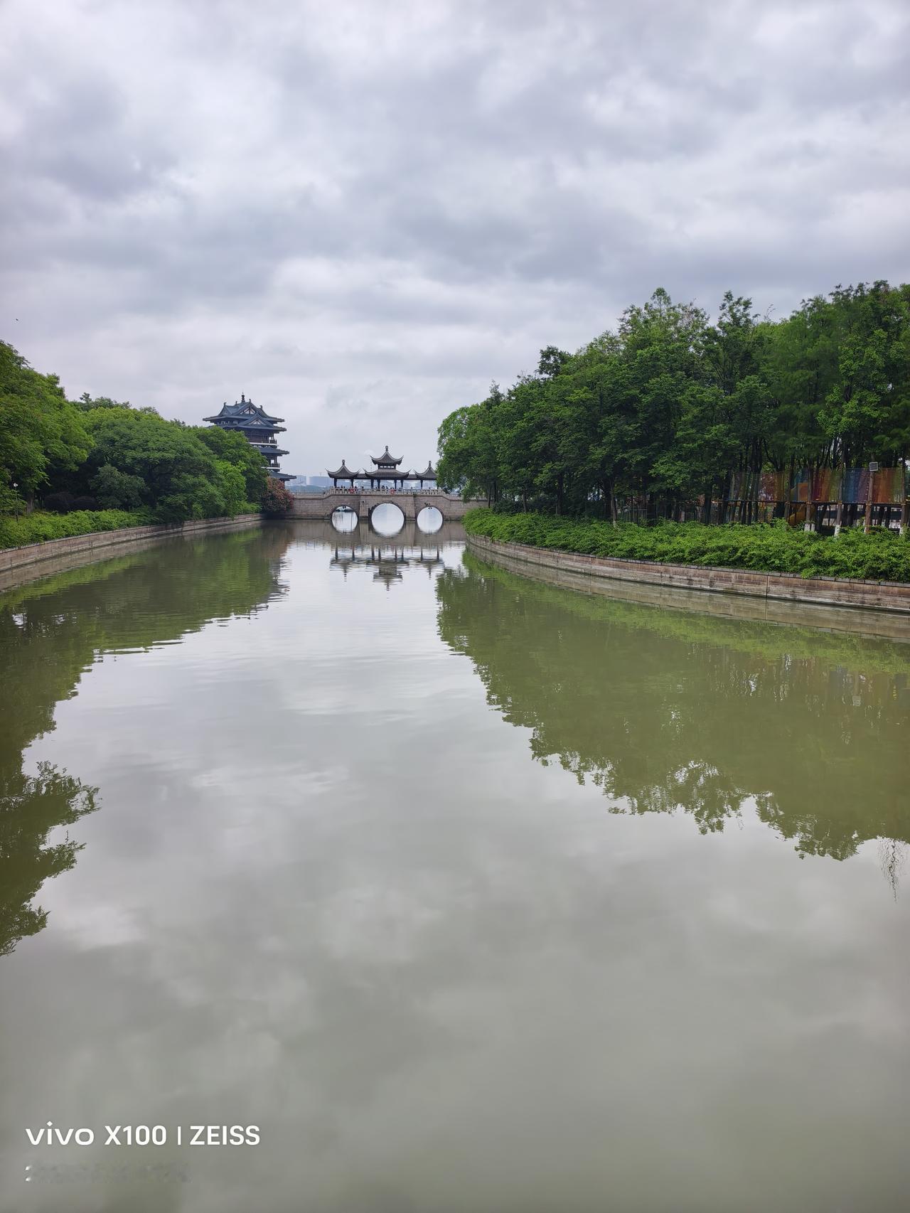 这里的美，不似西湖那般盛名在外，却藏着宜兴人最日常的烟火诗意。随手一拍，都是无需