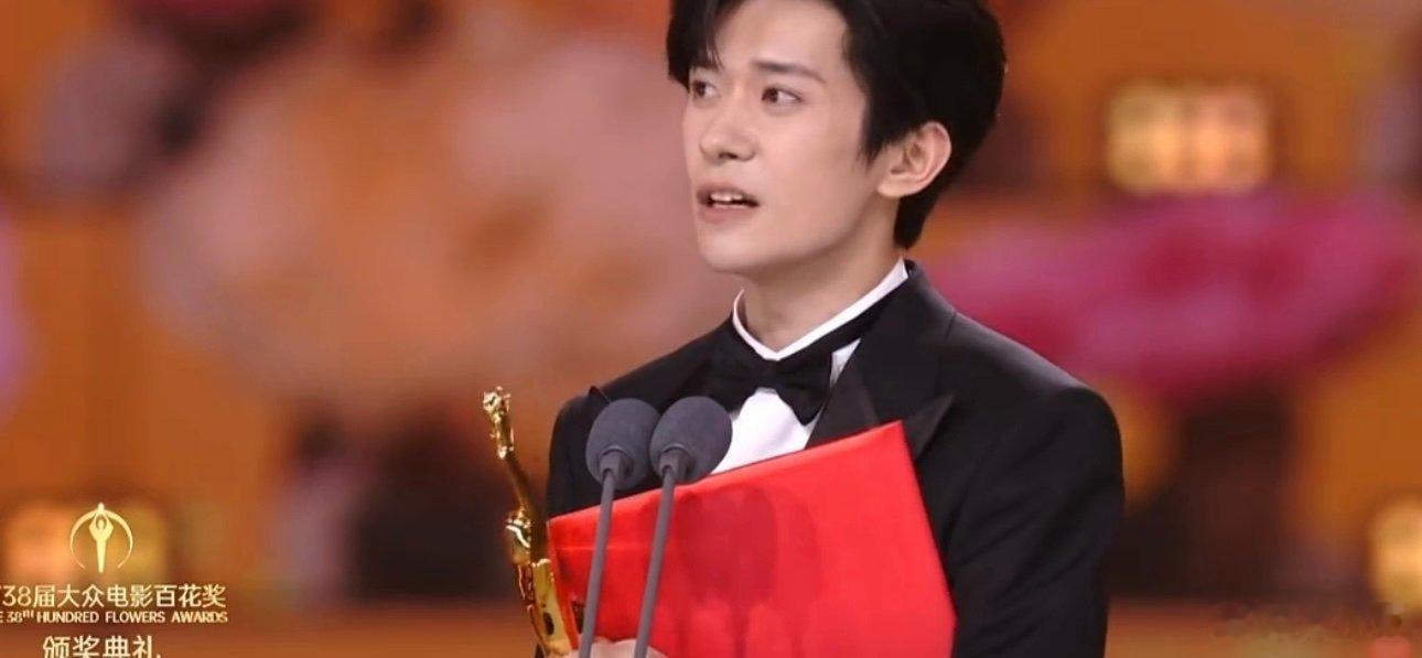 易烊千玺发言镜头切了刘耀文易烊千玺真的好厉害，最年轻的影帝 
