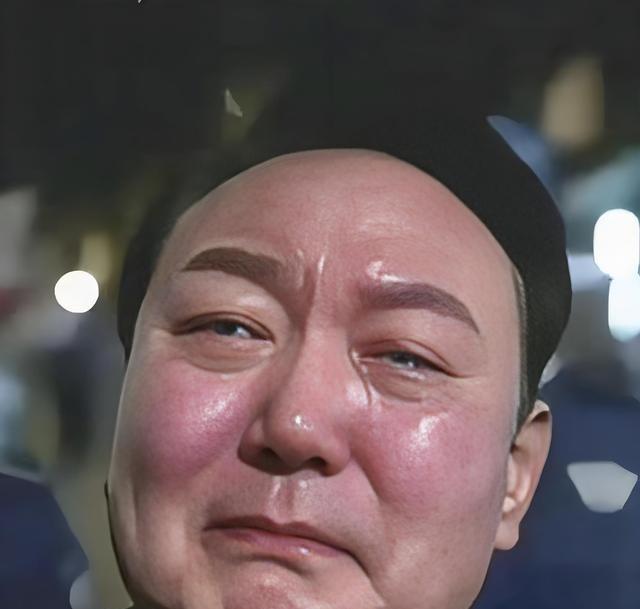 前总统尹锡悦，一个本就身处首尔拘留所的风云人物，又被法院签发了一张新的拘捕令。