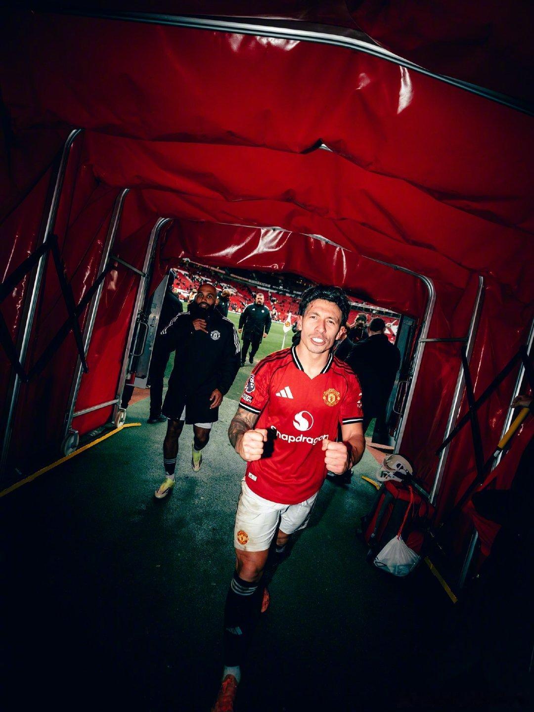 为曼彻斯特染上红色🔴曼联 曼联足球俱乐部 曼联2比0曼城 🔴⚪⚫  cr：曼