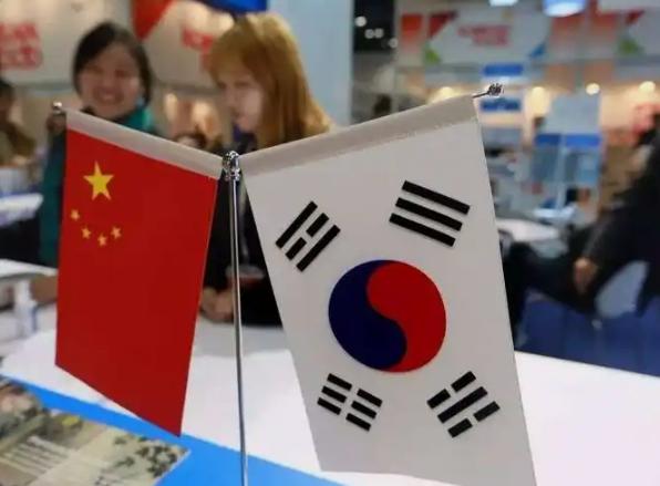 继新加坡、马来西亚之后，美国华人发声！
美国华人称：中国人不要自以为是，现在连韩