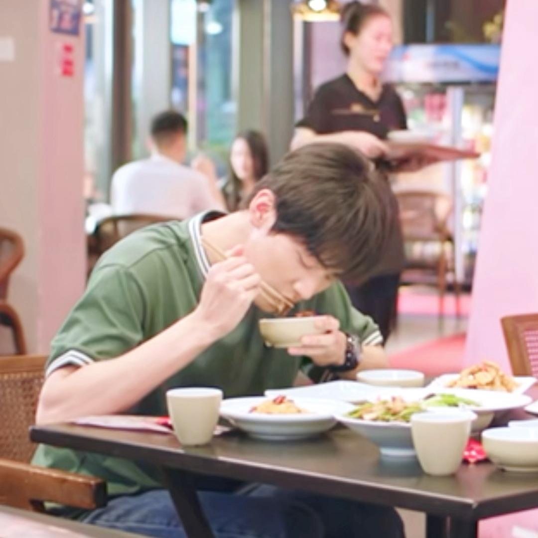 小狗进食🐕周柯宇小狗进食周柯宇李雾小狗进食