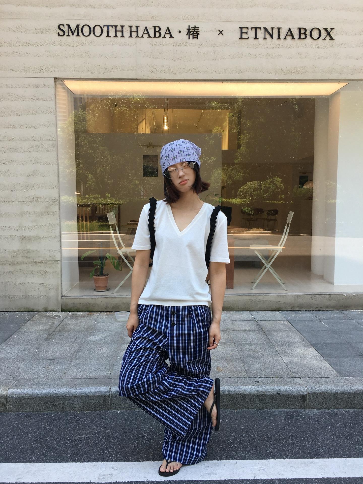 夏天是蓝色。