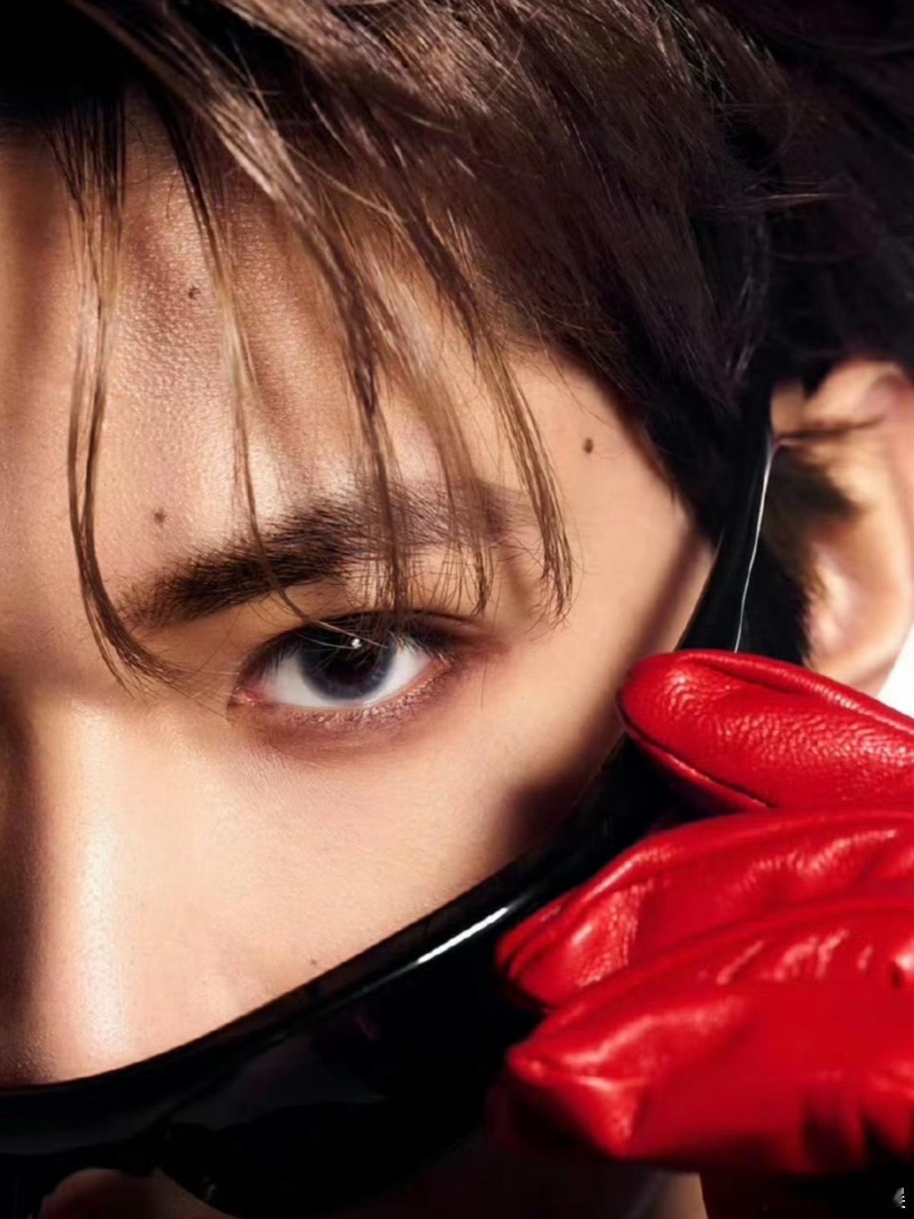 刘耀文是一本摊开的时尚杂志刘耀文就是一本摊开的时尚芭莎，从上到下从里到外都值得细