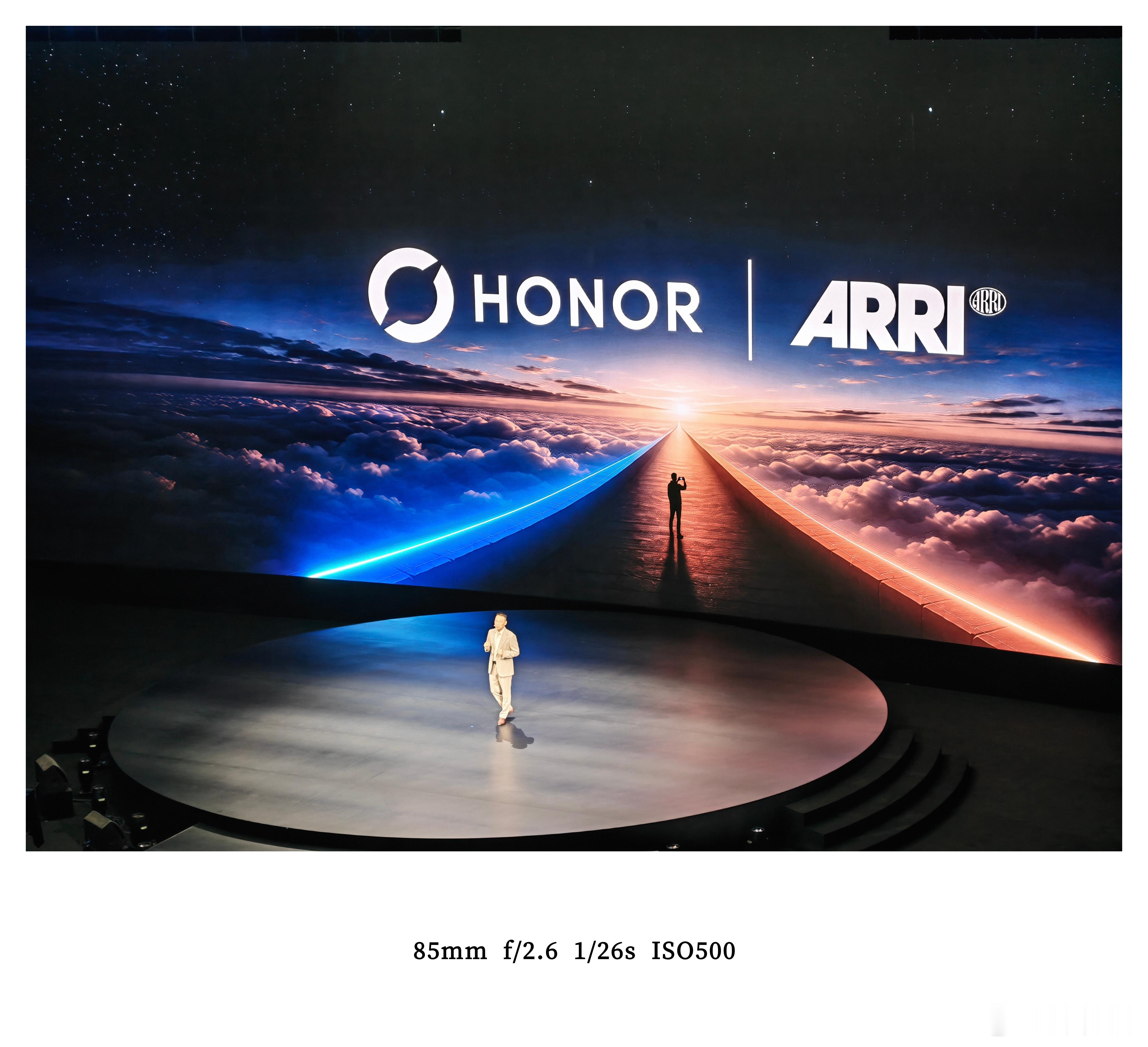 大家必须注意的是：荣耀与ARRI建立的是深入合作，这远不是所谓的联名可比的，所以