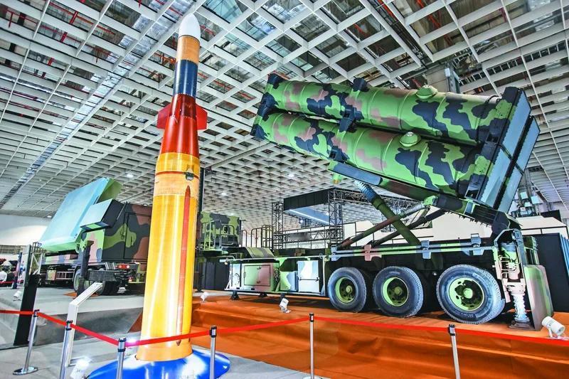 两岸关系转暖，台当局突然发了一则重大消息
那就是台湾自己生产的“强弓”导弹

2