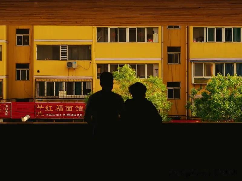 一、资金看似宽松但流通不畅双重核心原因

1. 企业端（老板不愿加杠杆）
当下市
