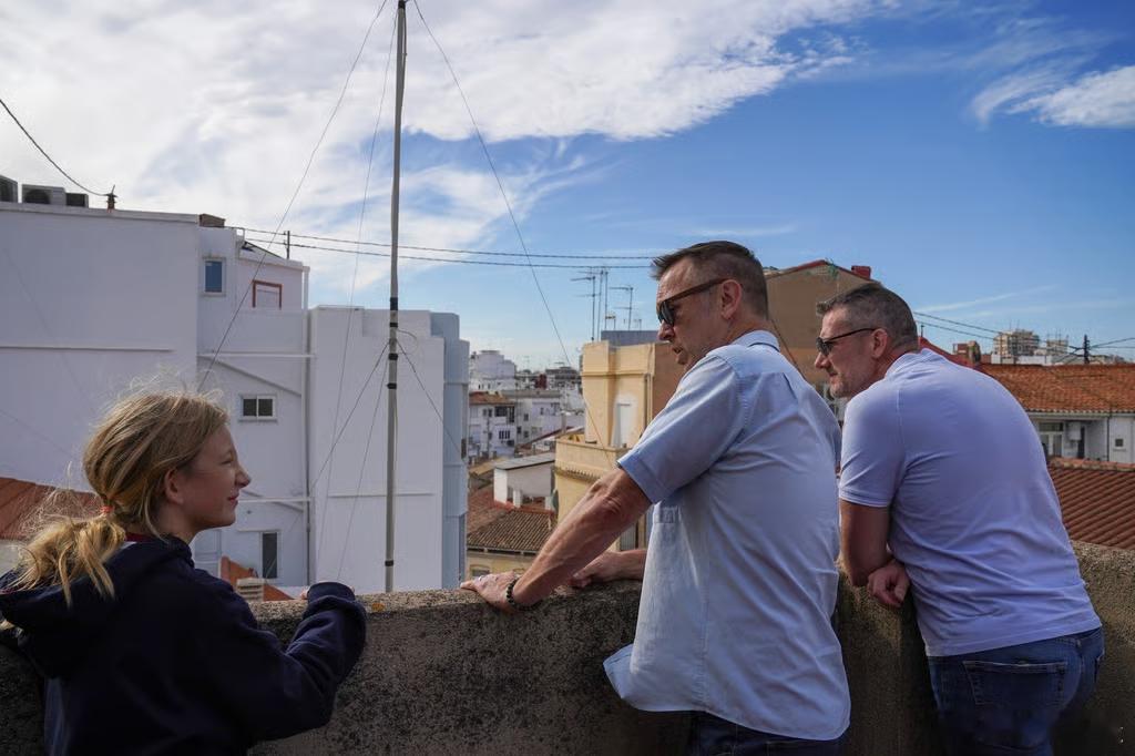 【到瓦伦西亚，逃离特朗普：“我们并非自愿离开，而是被迫迁徙”】——那些对美国大革