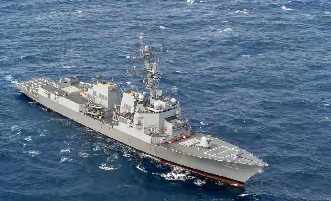 日本海上自卫队舰艇“雷”号驱逐舰高调通过台湾海峡！小本子得寸进尺了，已经把我们的