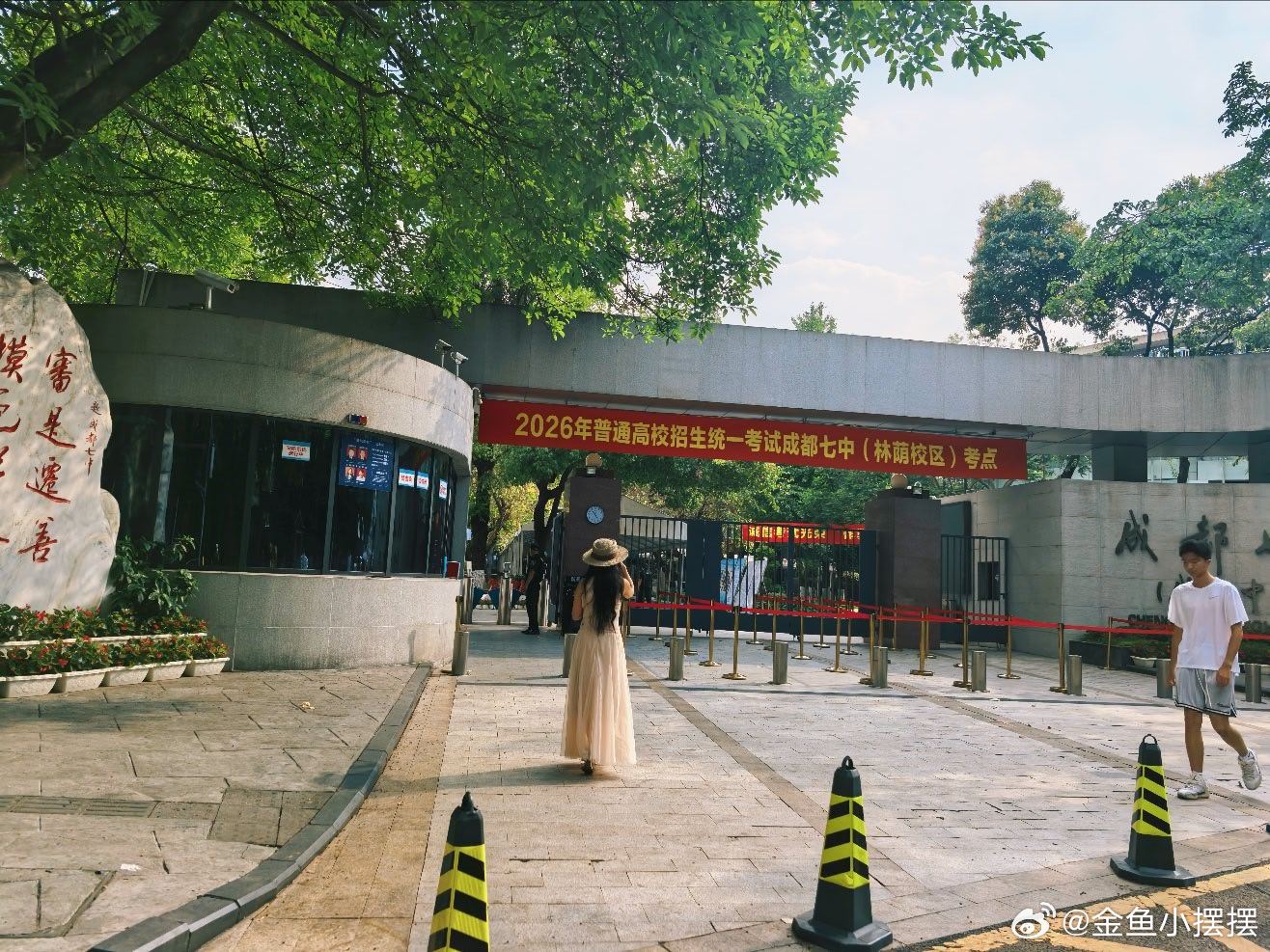 从出租屋回家路上，会依次路过七四九，每次只是路过，今天专门停下来拍了张照片。此刻