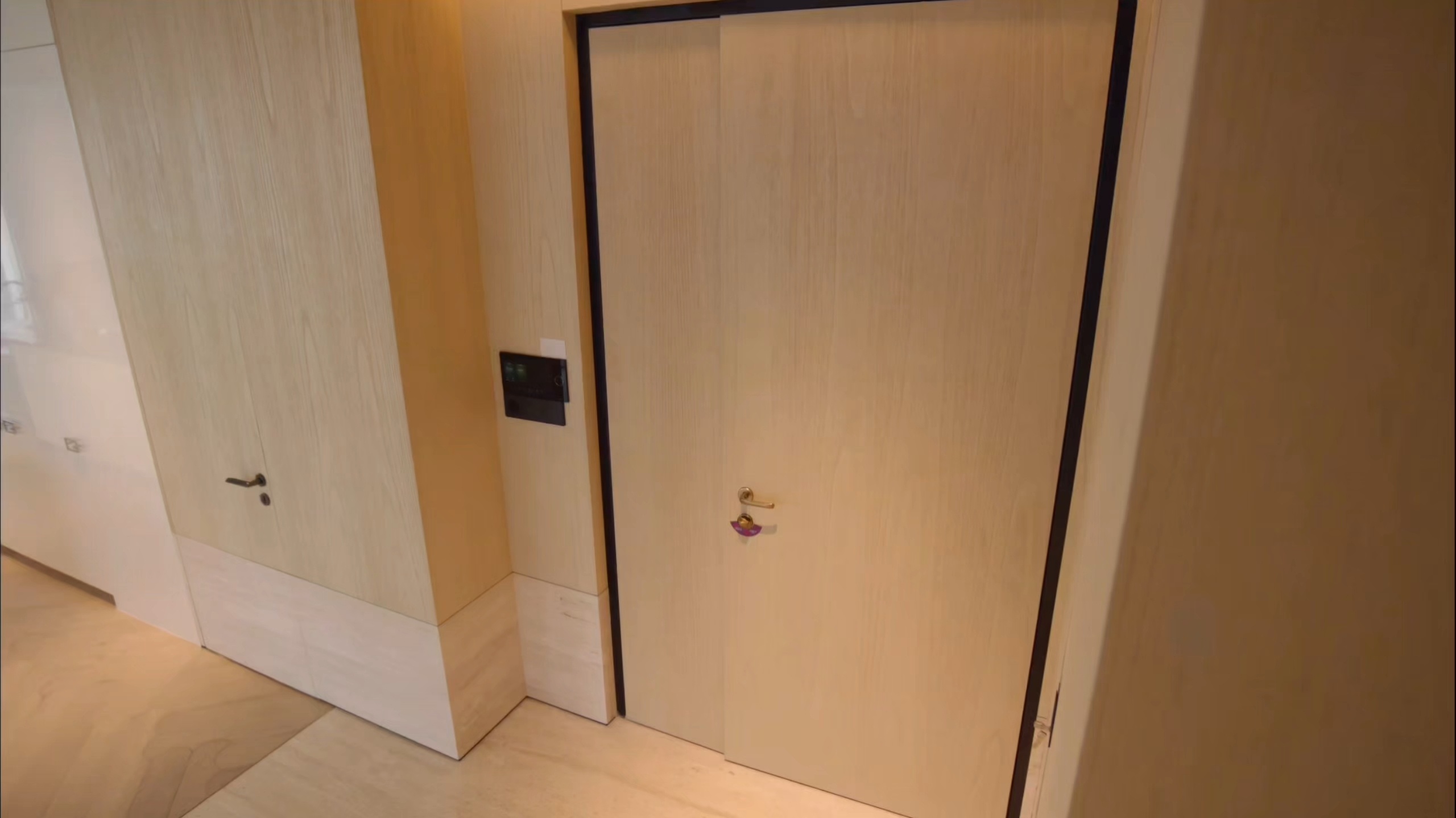 陈子杰这段带飞爷和刘艳来文慧心家很有喜感。一进屋就自然地像自己家一样；提到心三天