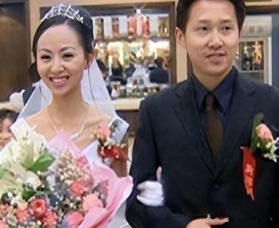 同一个女生，相隔八年。