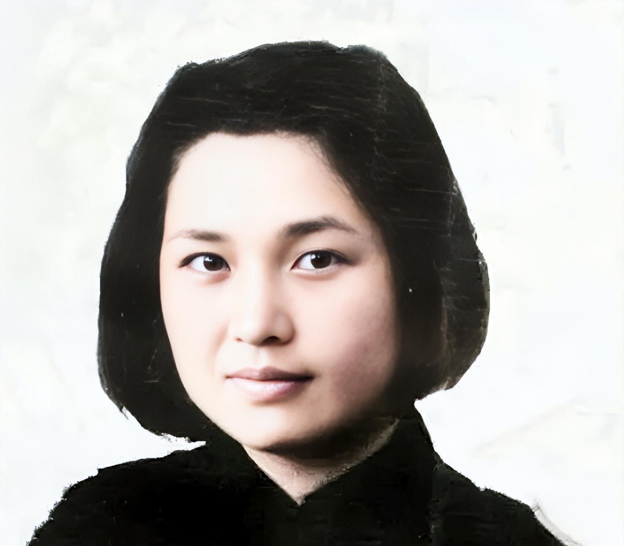 1946年南京，何遂刚把子女藏的地下党文件锁进书房夹层，国民党特务就敲门——他这