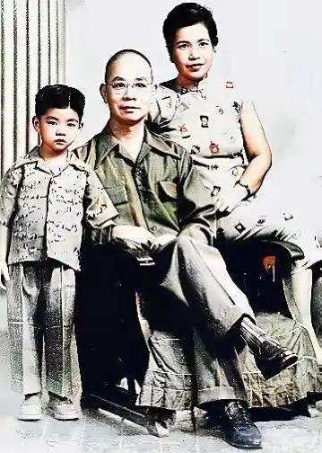 【郑丽文祭拜吴石将军，释放什么信号？】

最近，电视连续剧《沉默的荣耀》热播，让