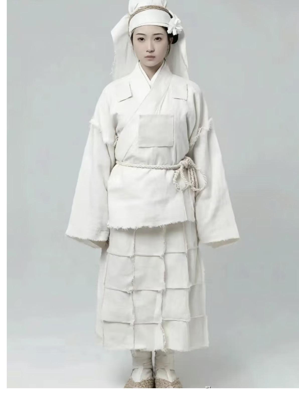 我品了，就巴黎世家这帮设计师当年肯定在中国流浪过！中国人才多，卷，于是他们就啥活