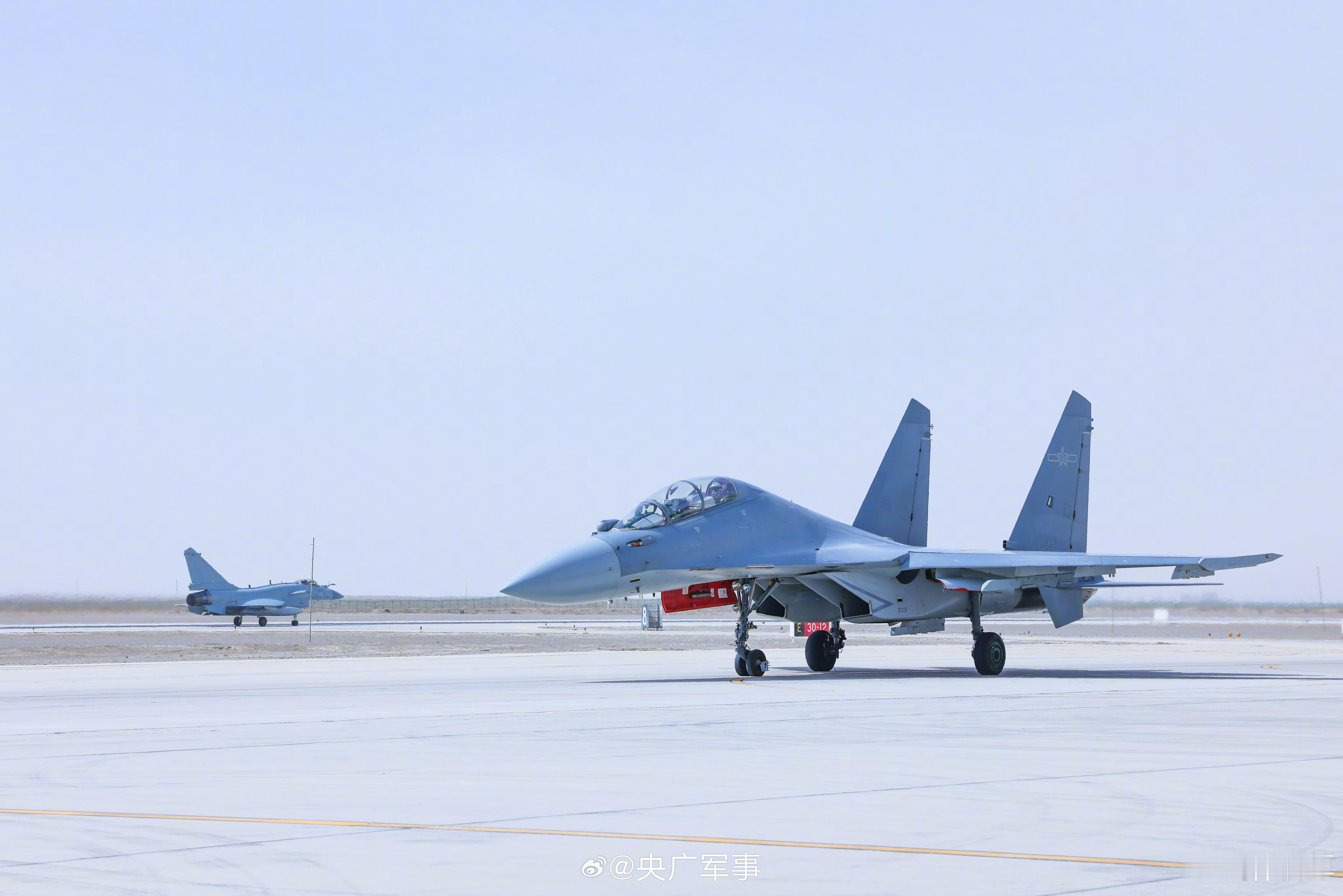 空军航空兵某旅进行跨昼夜对抗训练 ​​​