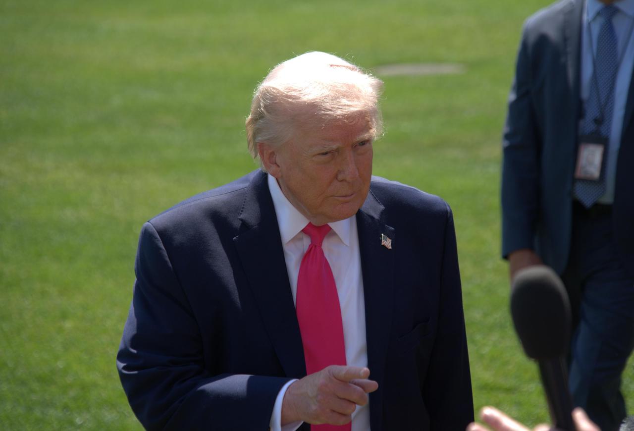 前段时间特朗普把对伊朗的极限施压玩到了极致，一次次抛出最后通牒，又一次次自己打脸