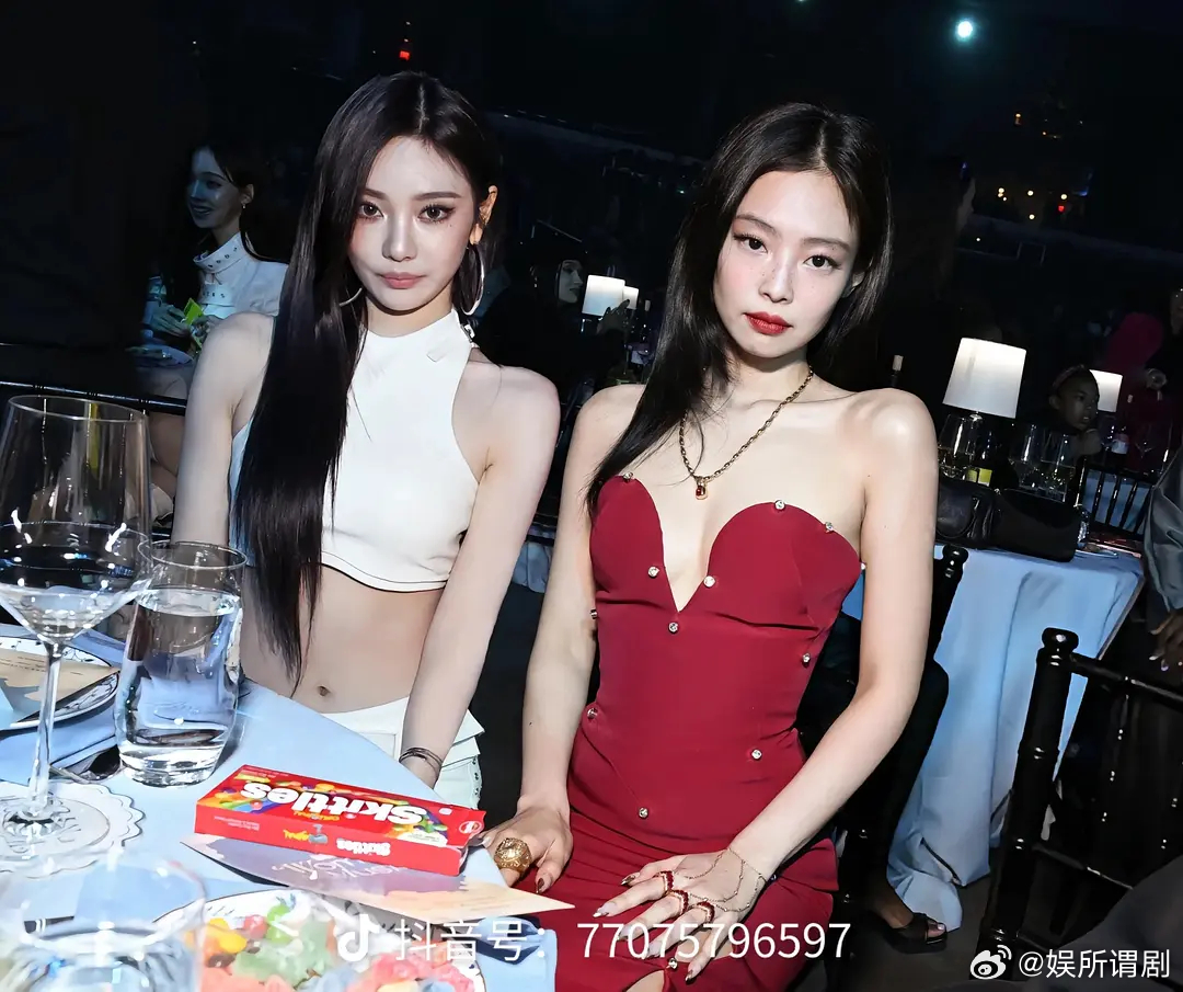 都是猫系为什么宁看起来比妮成熟那么多 