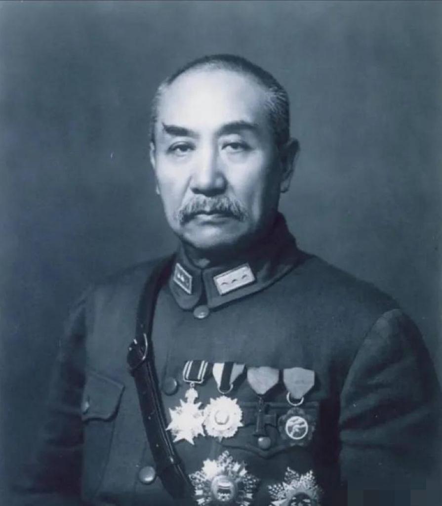 1945年10月，因为一行字，阎锡山下令将秘书李源处死，政卫师长觉得李蓼源年轻又