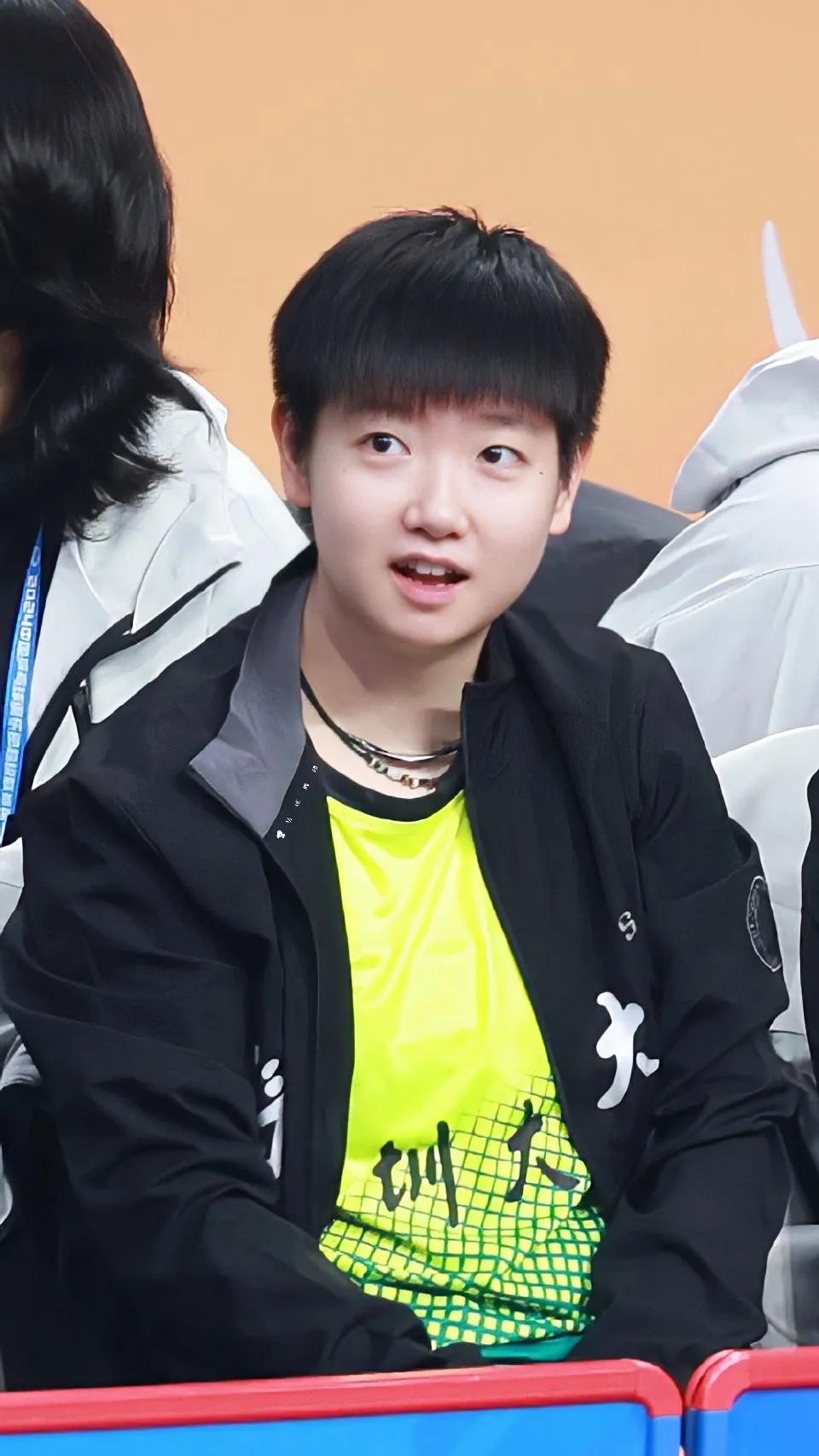 老杨教练在河北队选乒乓球苗子的时候，选中了个子很小的孙颖莎：“虽然这孩子还不出彩