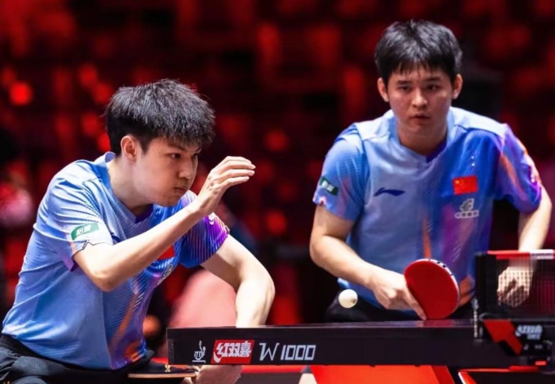 3-2险胜！男双独苗晋级4强，王皓立功了，亲自上场陪练，冠军有戏林诗栋林诗栋黄友