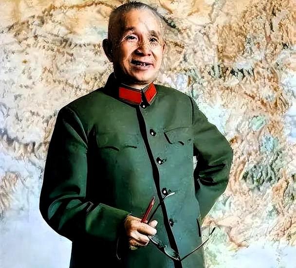 陈毅元帅追悼会上，毛主席看到了粟裕，突然趋步上前，一把紧握粟裕的手，深情地说：“