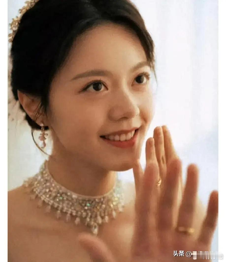 赵今麦团队选剧的时候，感觉压根儿没把自己当一番来看。现在好多待爆的小花都有种天真