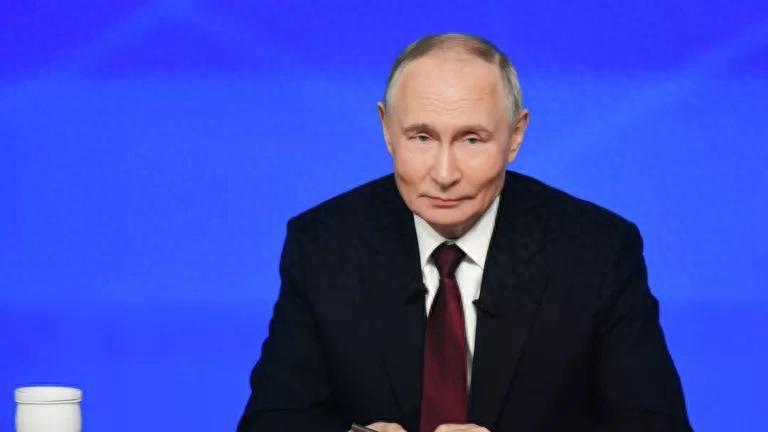 硬汉的词典里从没有“绕弯子”，一句“是的”把铁骨柔情摔得响亮。一向以“硬汉”形象