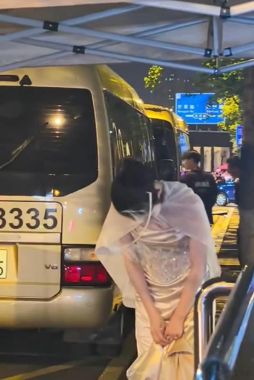 万千惠路边哭惨了 非粉都心疼的程度……万千惠唱的很好啊，相差100余票输掉真的不