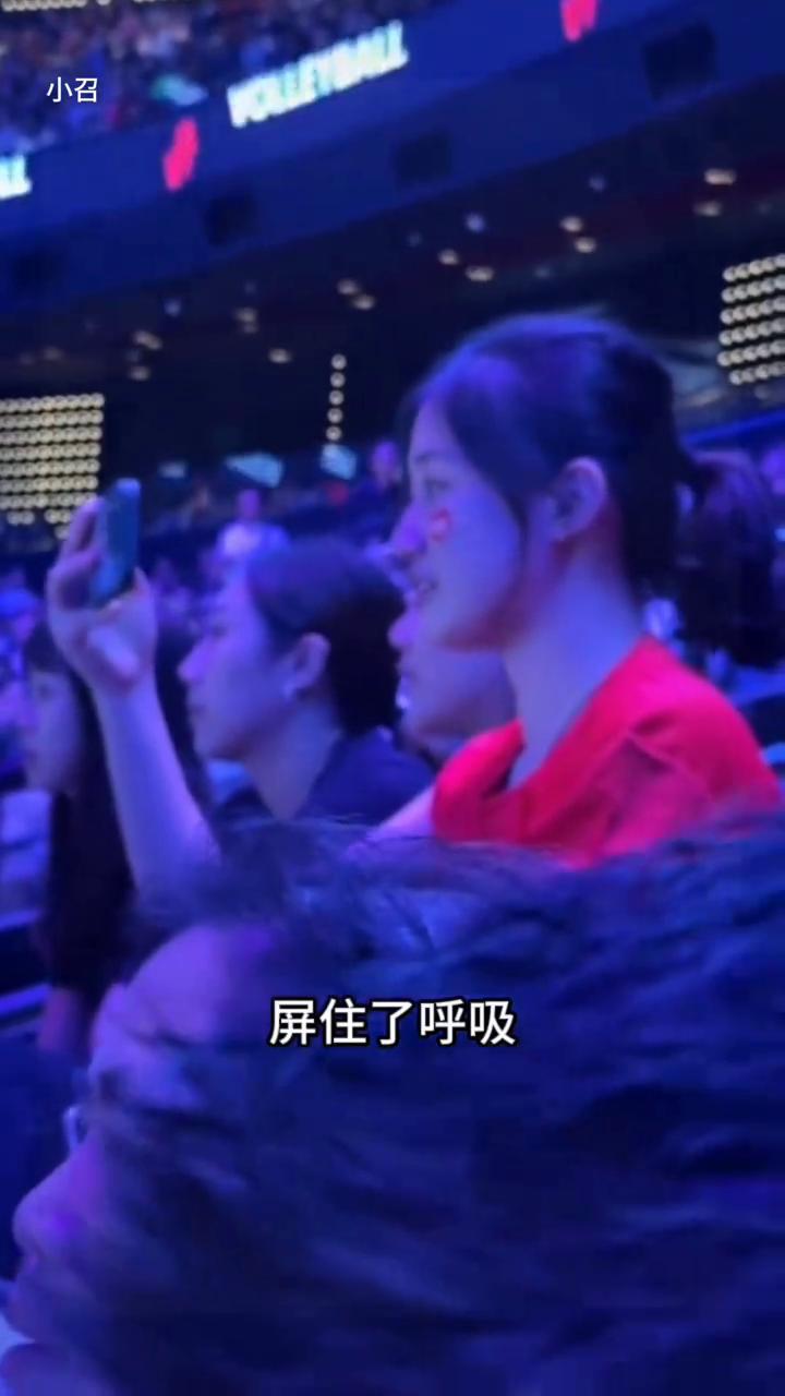 今日聚焦：看湖南小将最后关键一跳。
全场观众都屏住了呼吸，朋友们，这是一个绝对完