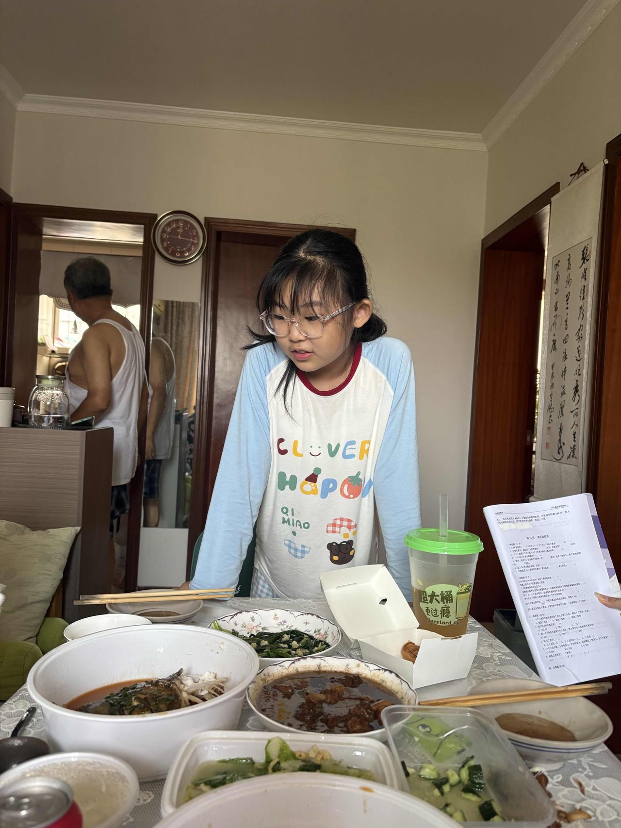 根本没有"物体"。只有经验的质地。由于能量运动得如此之快，能量模式看起来就像物体