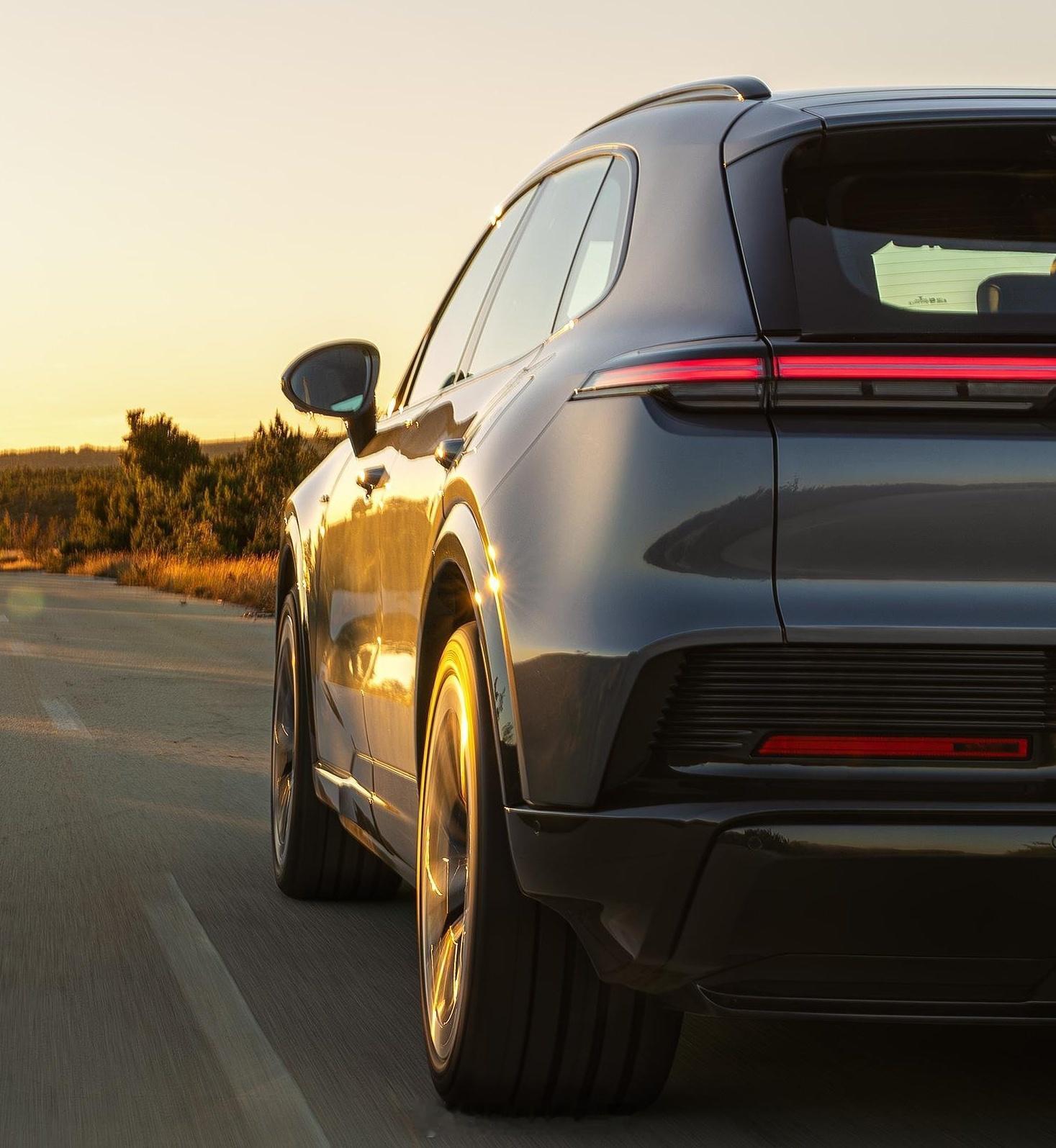 最基本的事情，就是齐边，轮胎齐边否则出门被人打这点理想所有车都做得很好是因为老板