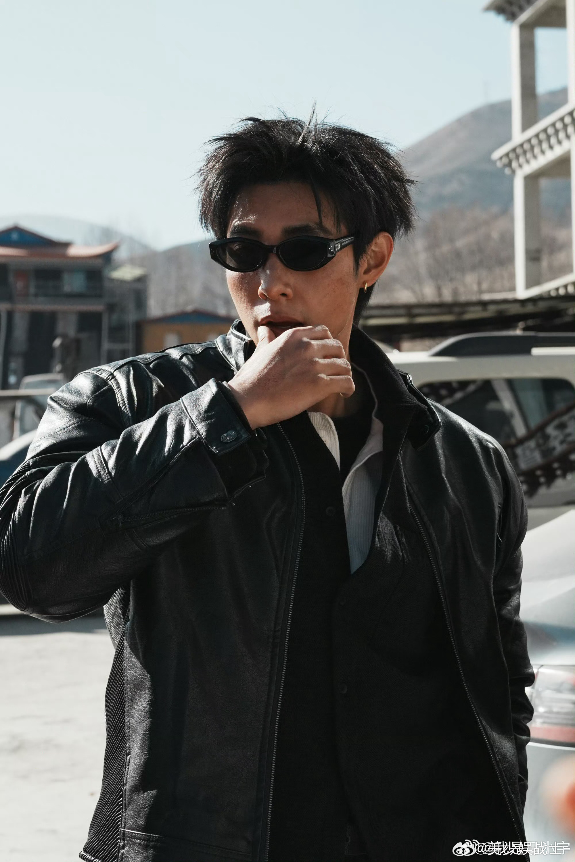 马小宇现场脱衣量肩宽 我完全被马小宇的真实和自信狠狠拿捏，为了量肩宽当场脱衣，还