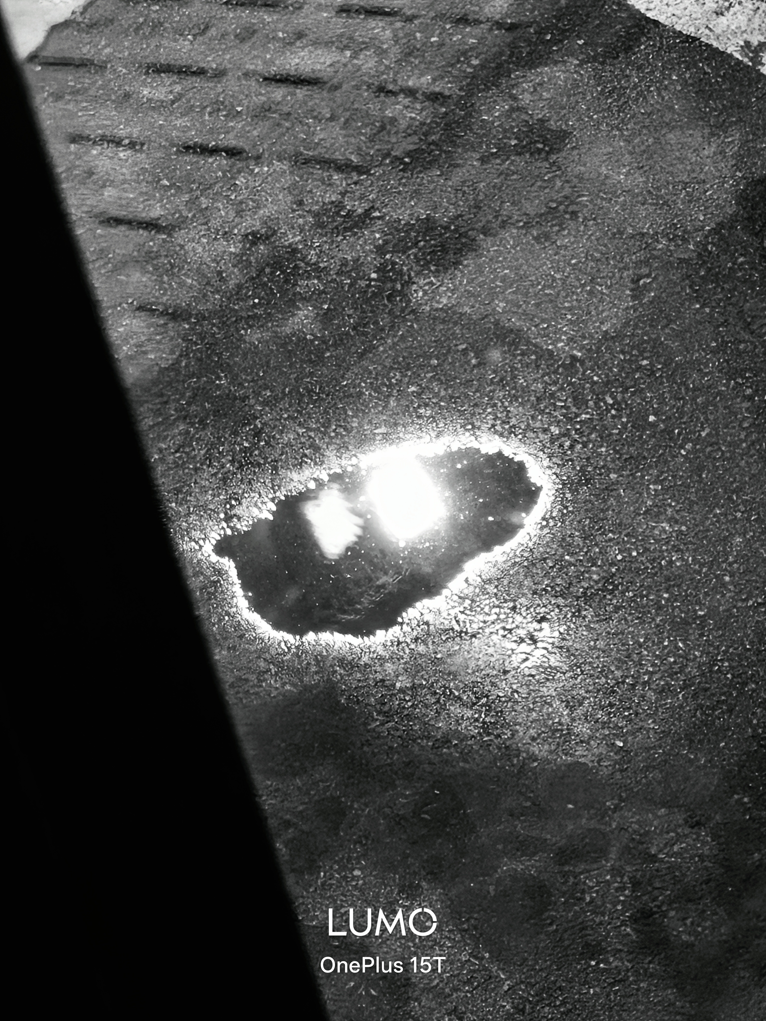 这个世界有时很好，有时又很糟。但无论如何，都要好好爱自己。多出去走走，多去体验，