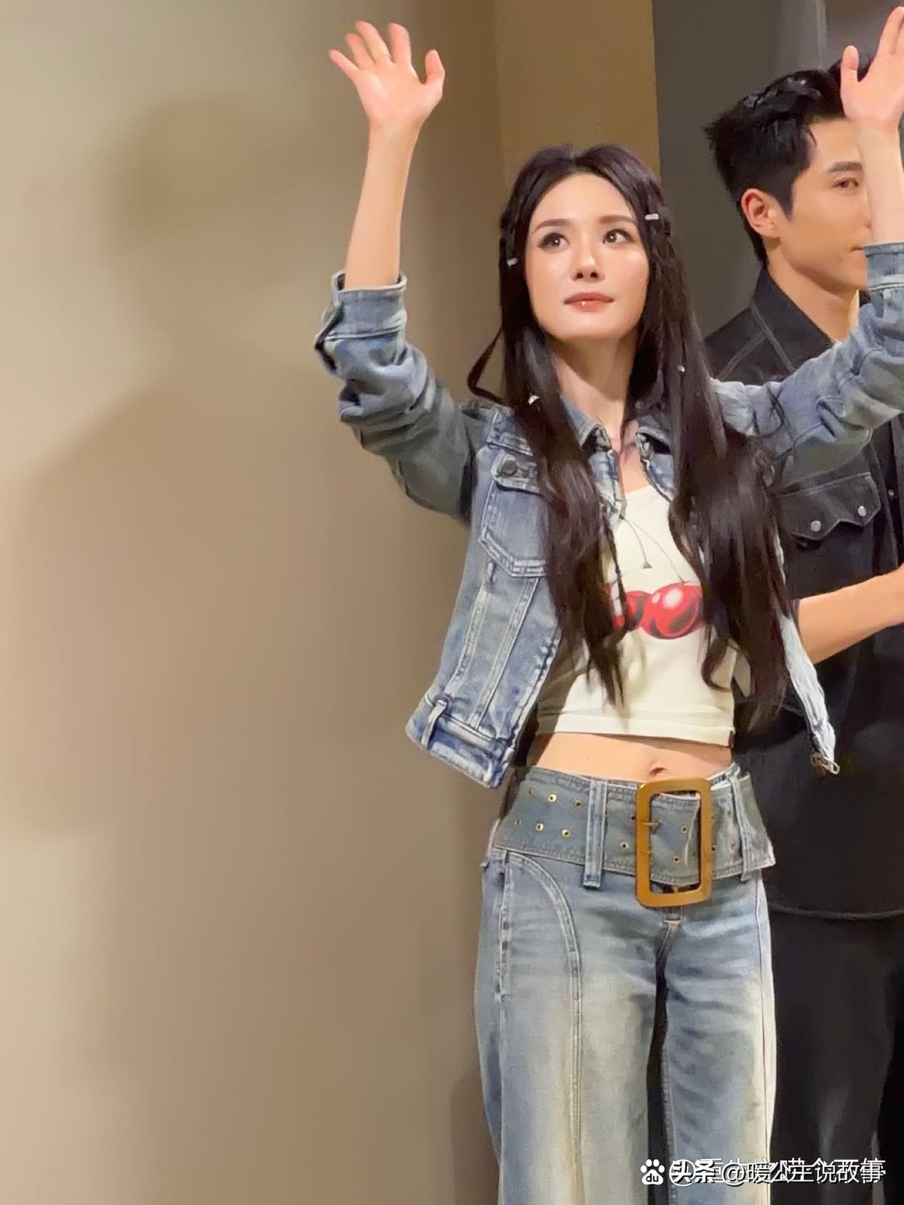 杨幂咋疲态成这样？果然就算使上科技也没能帮大幂幂逆龄，无滤镜状态下这脸垮的不行，