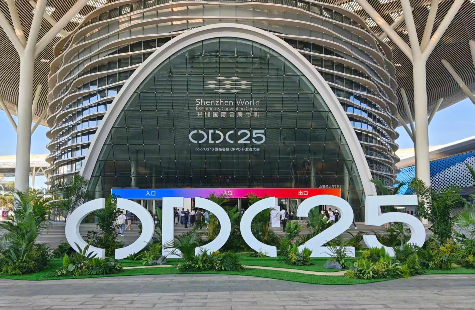 一早就赶到 OPPO 开发者大会现场，今天主角是全新的 ColorOS 16。去