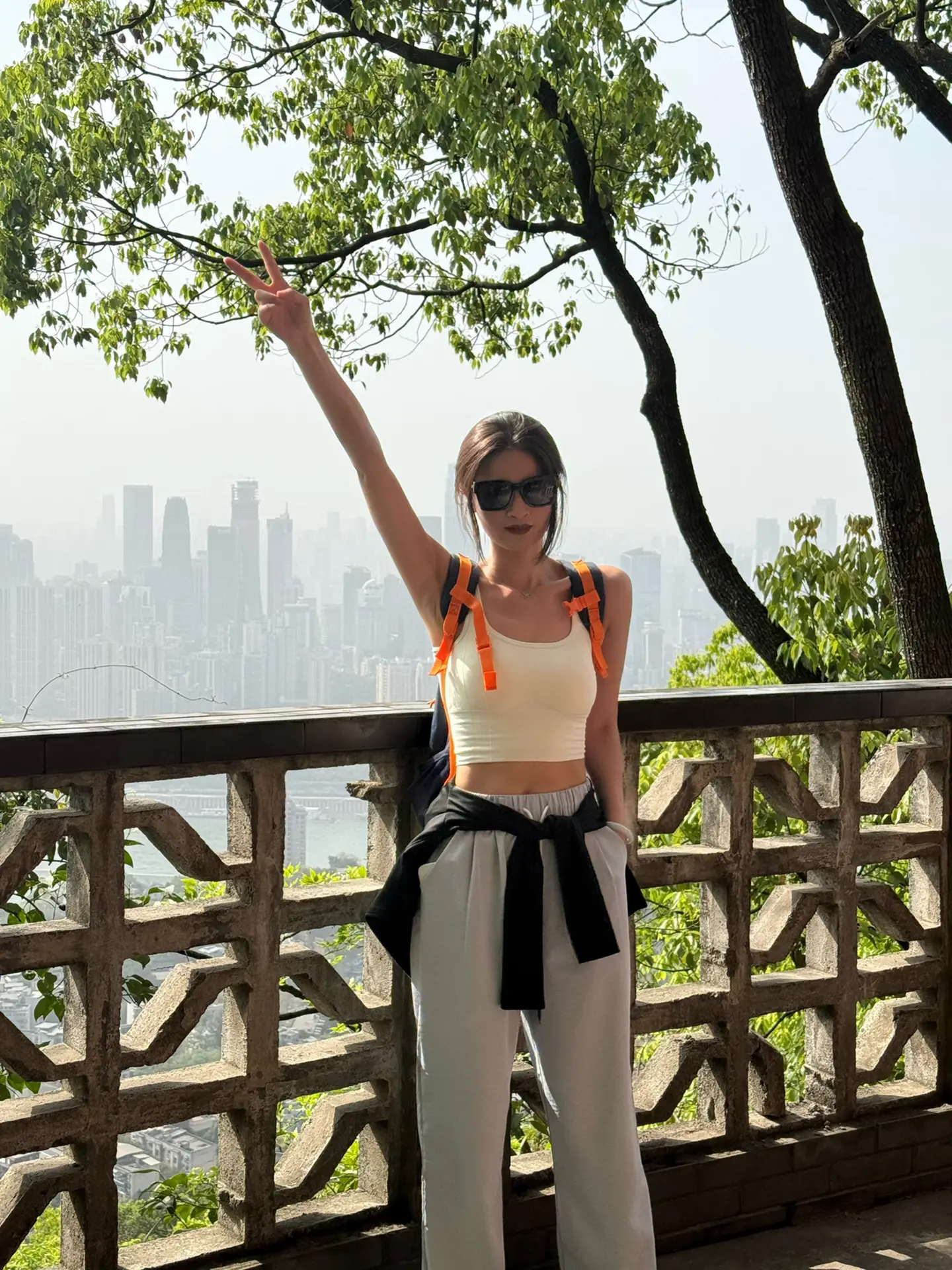 得罪女人的两种下场 要么跪前面 要么跪后面