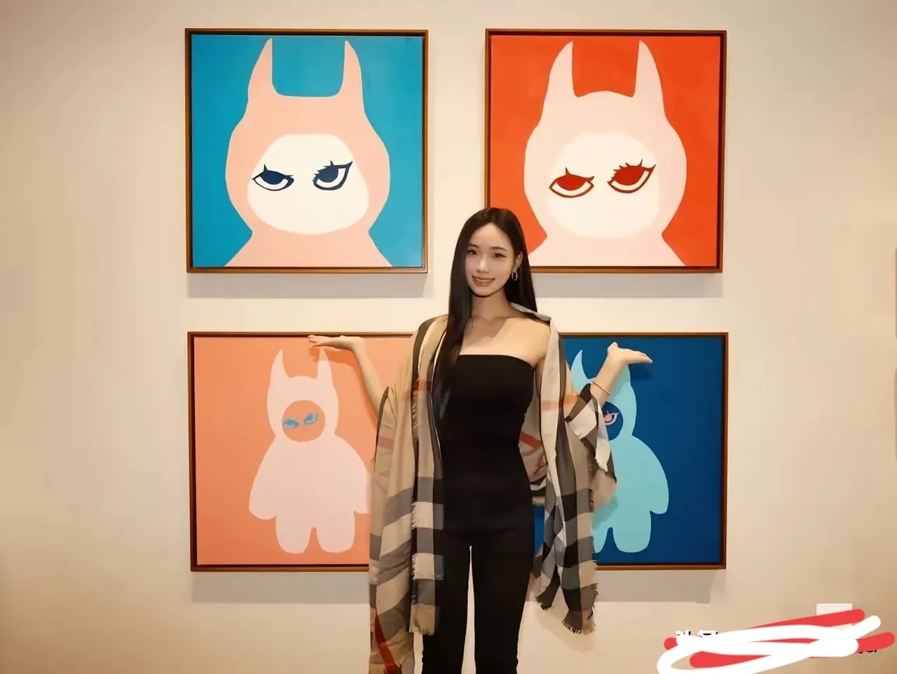 小二女儿Lily在台北举办暗黑卡通风格画展，作品被网友批评缺乏原创性，被质疑模仿