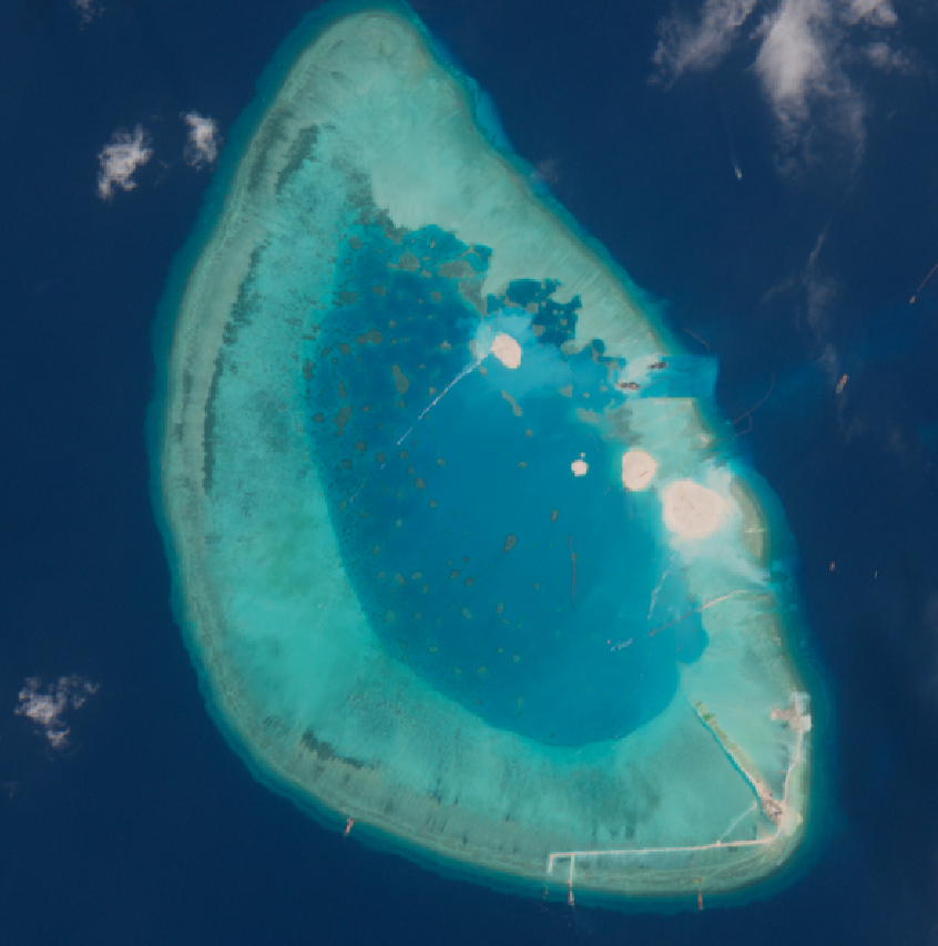 西沙群岛的羚羊礁也开始了大自然的鬼斧神工，以前可供居住的地方确实太小了 