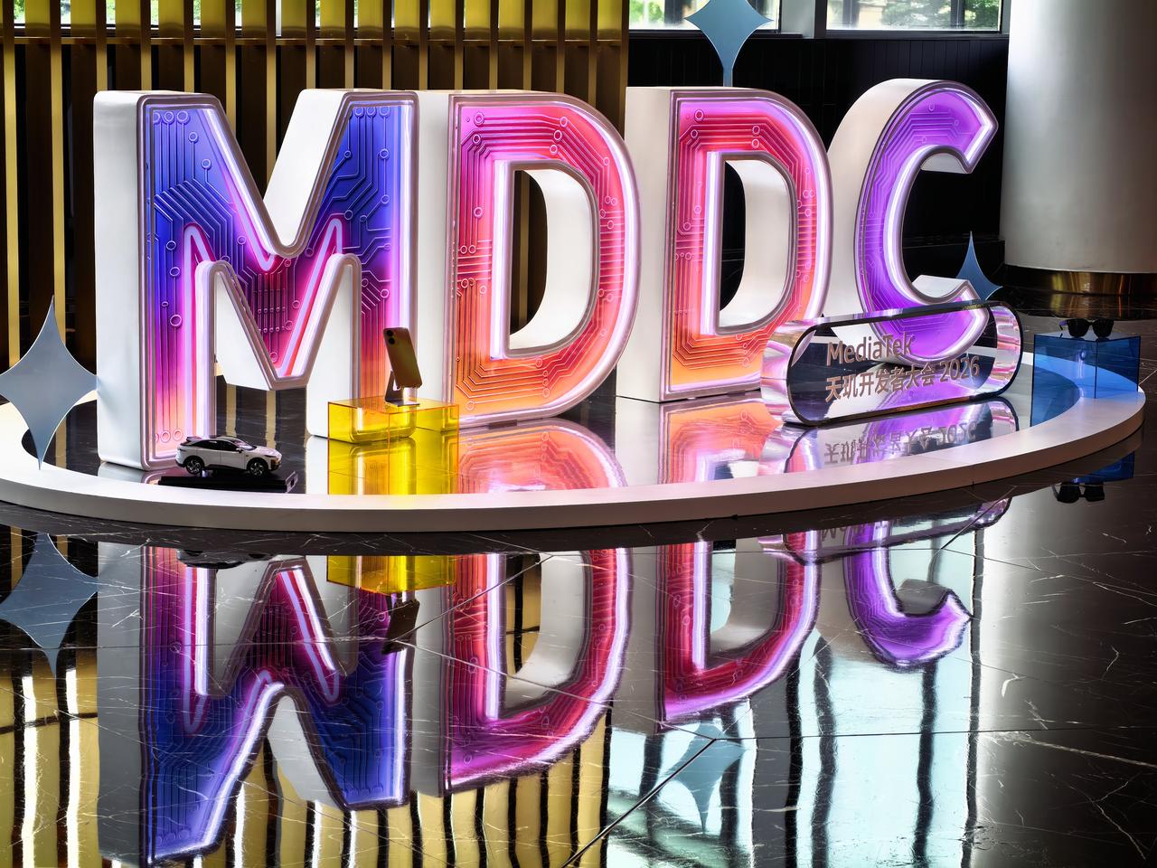 今早闪现上海参加联发科天玑开发者大会 MDDC2026。

今年的主题是“全域芯